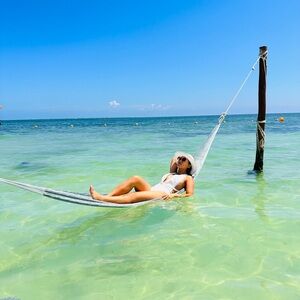 Meet your Posher, Dee